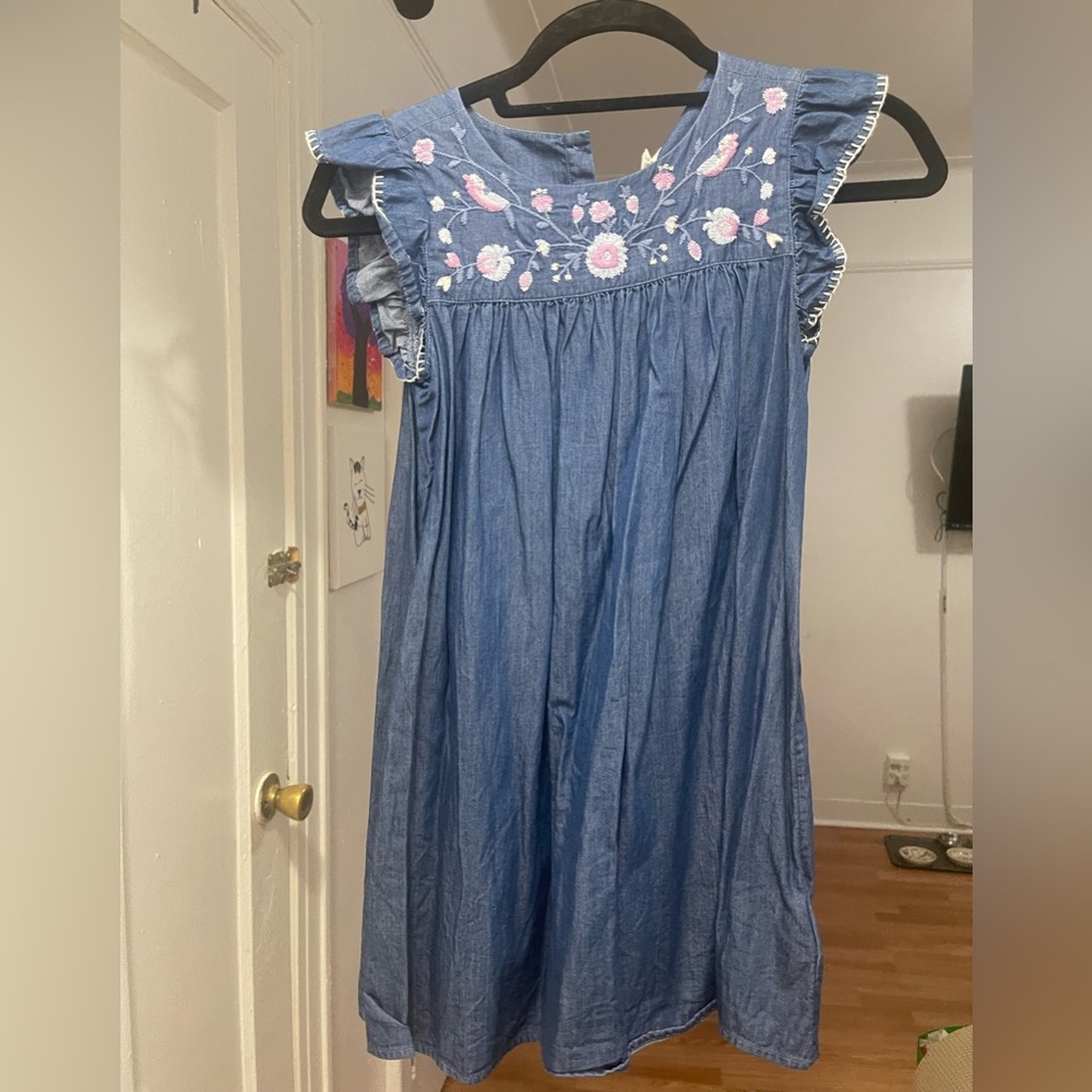 Girl’s M denim gap dress with floral detail in the front.